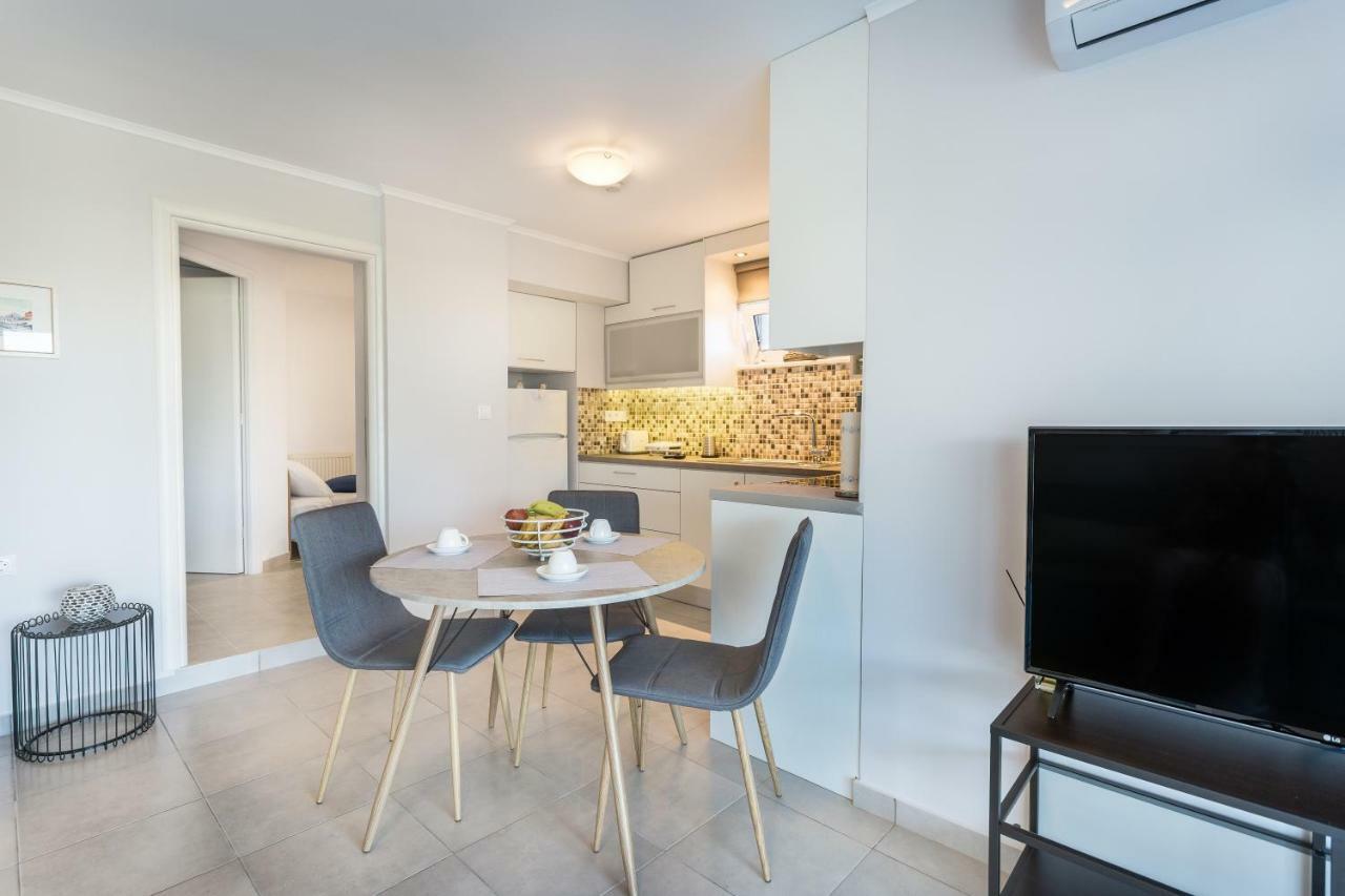 Villa Oasis Galatas  Luaran gambar